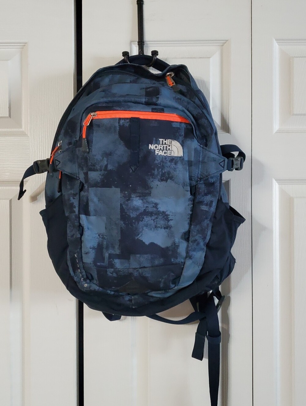 THE NORTH FACE BOREALUS BACKPACK. LAPTON  HIKING DAILY USE. COOL BLIE